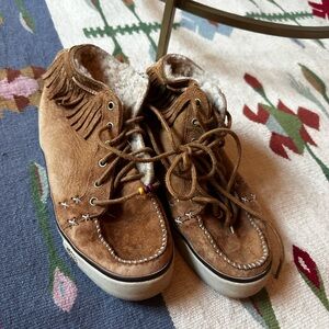 UGG Australia W Ariani  Moccasin Ankle Boots with Fringe Stitching Beads 7
